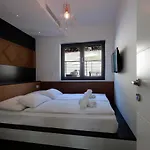 Daire Modena Maris-heated Pool-grill-relax-jacuzzi *
