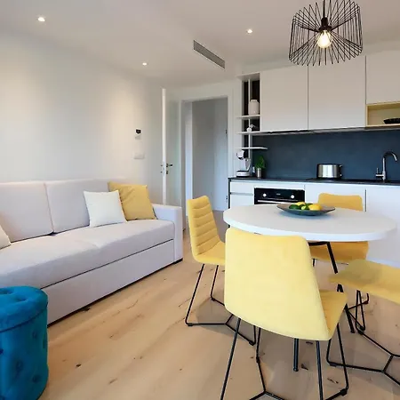 Modena Maris-heated Pool-grill-relax-jacuzzi