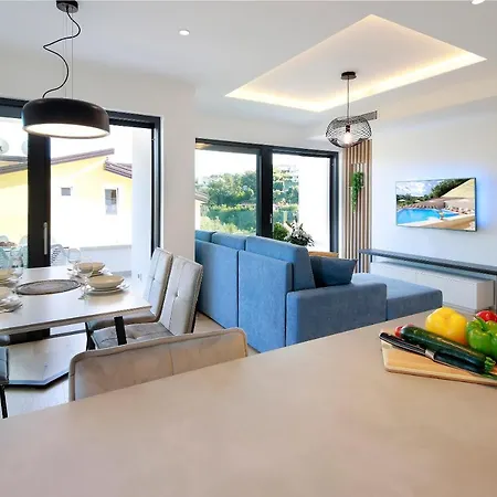 Modena Maris-heated Pool-grill-relax-jacuzzi * Ičići