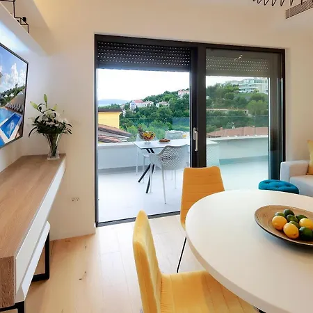 Apartament Modena Maris-heated Pool-grill-relax-jacuzzi *