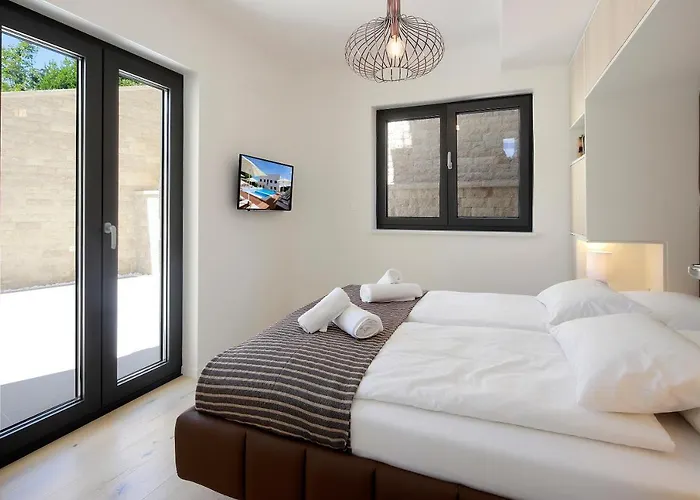 Modena Maris-heated Pool-grill-relax-jacuzzi * Opatija