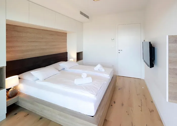 Modena Maris-heated Pool-grill-relax-jacuzzi * Opatija