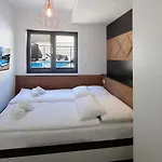 Modena Maris-heated Pool-grill-relax-jacuzzi 오파티아