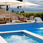 Modena Maris-heated Pool-grill-relax-jacuzzi 오파티아