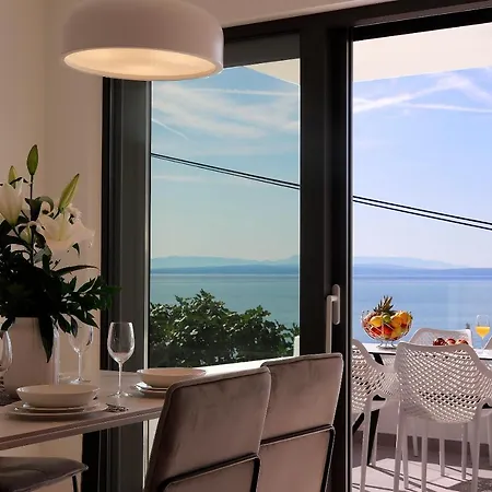 Modena Maris-heated Pool-grill-relax-jacuzzi