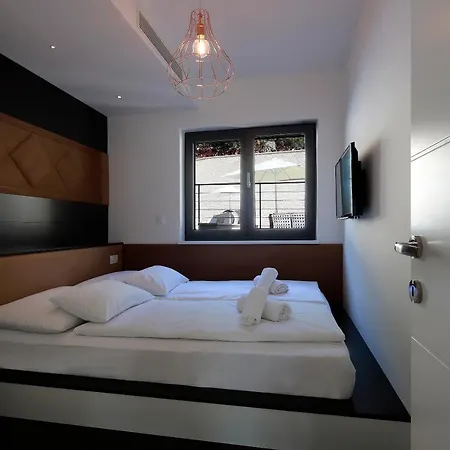 Apartman Modena Maris-heated Pool-grill-relax-jacuzzi *