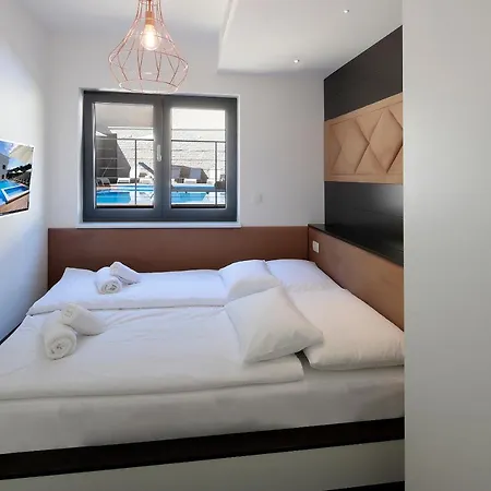 Modena Maris-heated Pool-grill-relax-jacuzzi Abbázia