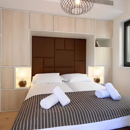Modena Maris-heated Pool-grill-relax-jacuzzi Opatija