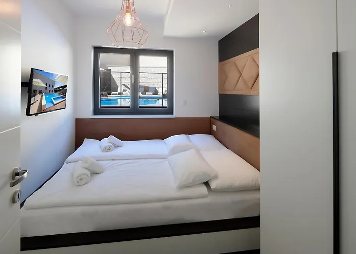 Modena Maris-heated Pool-grill-relax-jacuzzi Οπατία