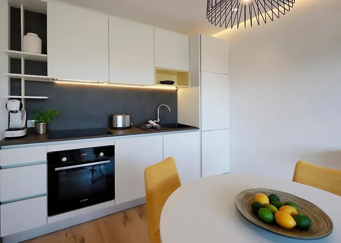 Modena Maris-heated Pool-grill-relax-jacuzzi * Οπατία