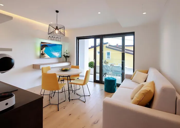 Modena Maris-heated Pool-grill-relax-jacuzzi Οπατία