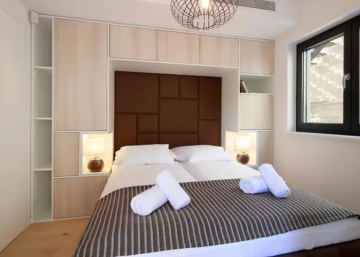 Modena Maris-heated Pool-grill-relax-jacuzzi Opatija