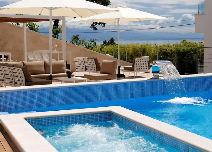 Modena Maris-heated Pool-grill-relax-jacuzzi Opatija